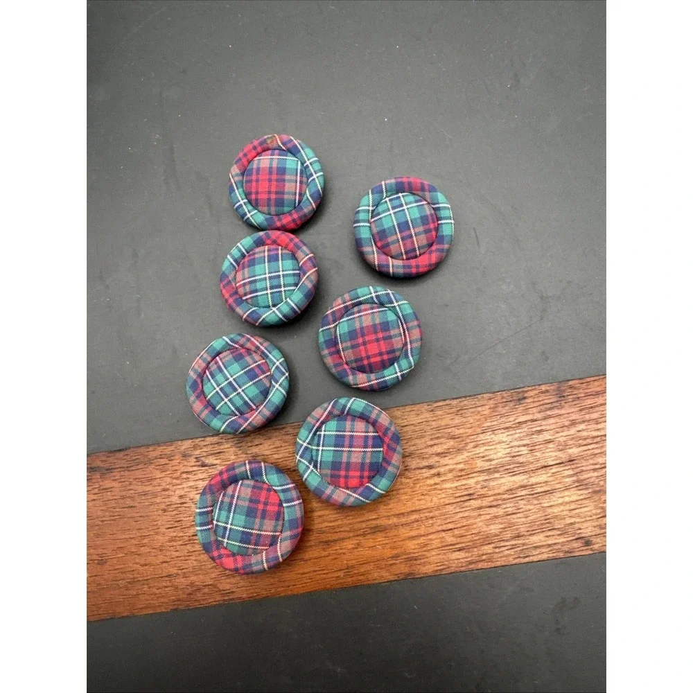 Lot Of 7 Vintage Holiday Tartan Plaid Buttons Fabric  RARE HTF